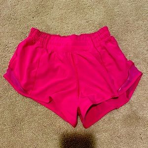 Lululemon Sonic Pink Hottie Hot Shorts (SIZE 2)(2.5)
